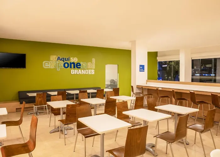 One Ciudad De La Raza Hotel